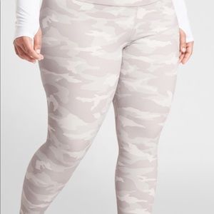 Athleta camo contender 7/8 tight NWT wicking